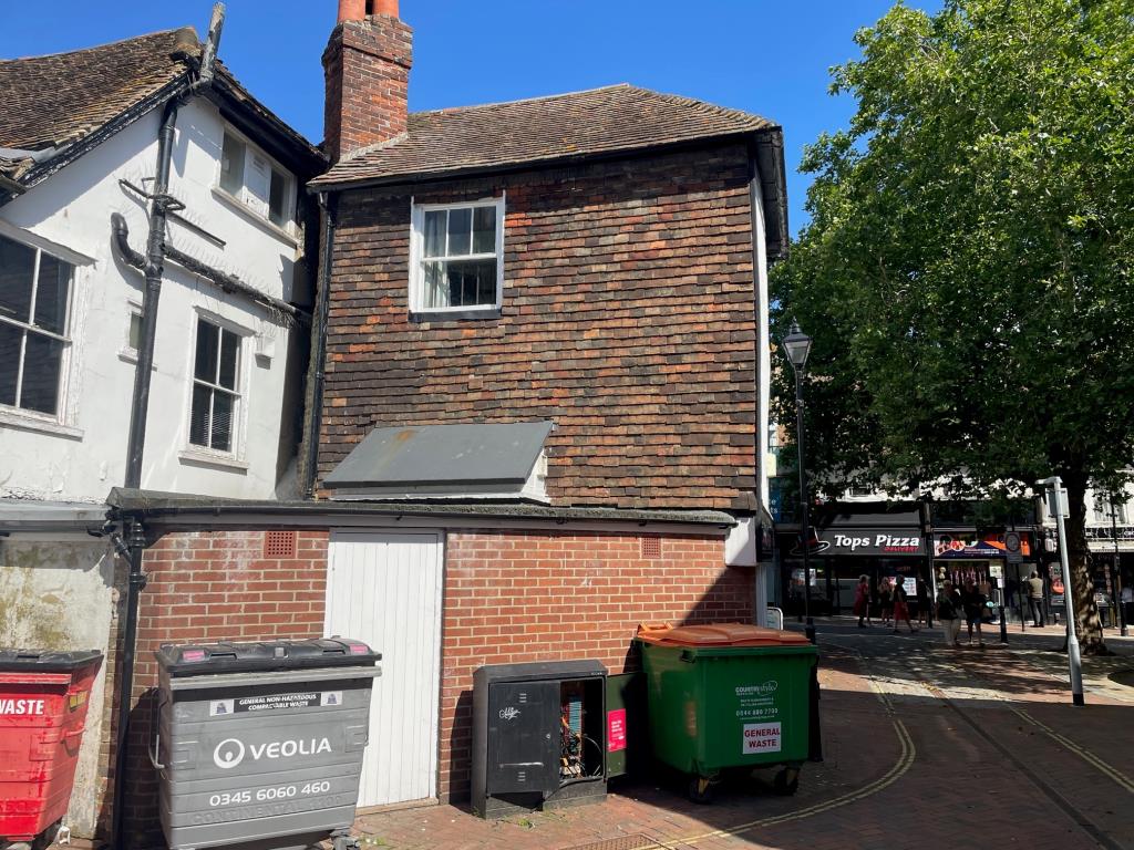 Lot: 154 - COMMERCIAL PROPERTY WITH UPPER PARTS IN TOWN CENTRE - Rear of property